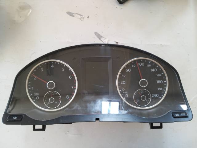 OCTAVİA çıkma yedek parça OCTAVİA KİLOMETRE SAATİ 2010 MODEL